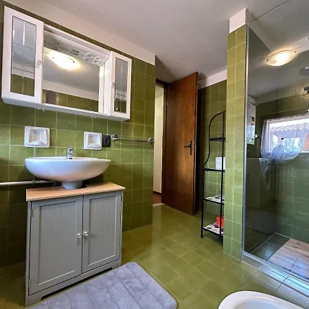 Garda Apartment *